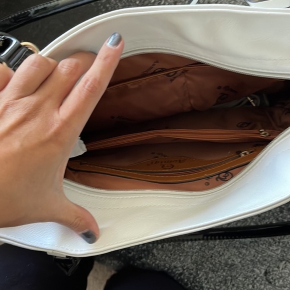 FINAL DROP 🚨 NWT Large white and black purse shoulder straps zipper closure - Picture 3 of 3